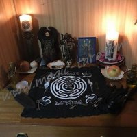 Викканский ритуал с черной и белой свечой.jpg