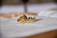 hand-ring-metal-yellow-marriage-bible-wedding-ring-close-up-jewellery-gold-diamond-macro-photo...jpg